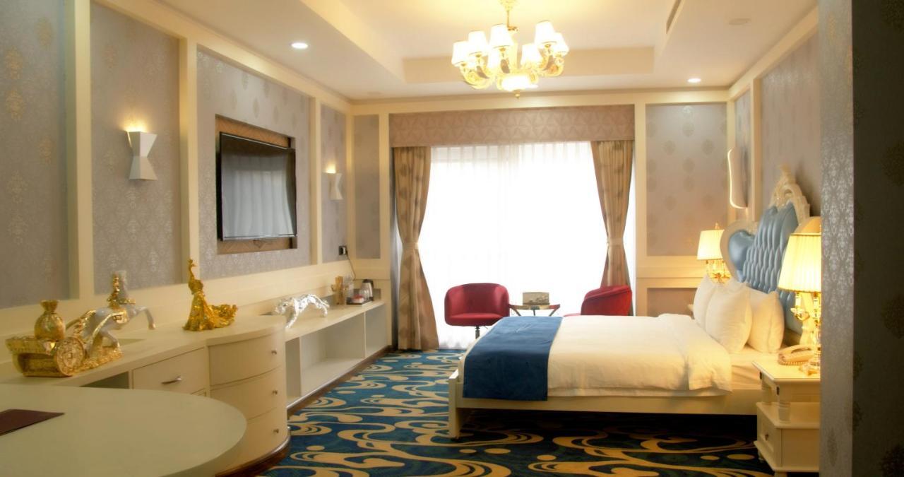 Hotel Mechi Crown Kakarvitta Bagian luar foto