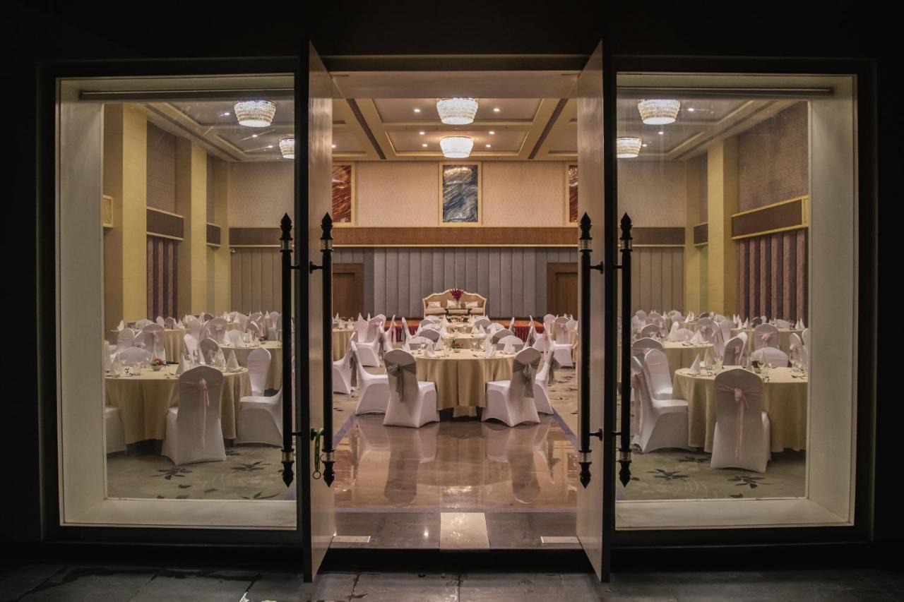 Hotel Mechi Crown Kakarvitta Bagian luar foto
