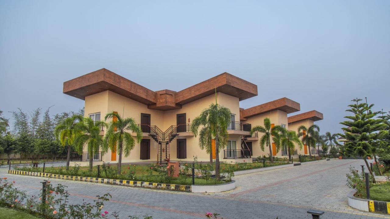 Hotel Mechi Crown Kakarvitta Bagian luar foto