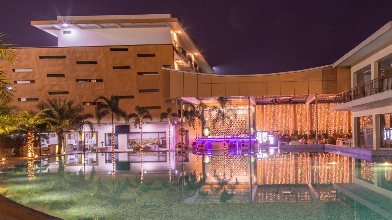 Hotel Mechi Crown Kakarvitta Bagian luar foto