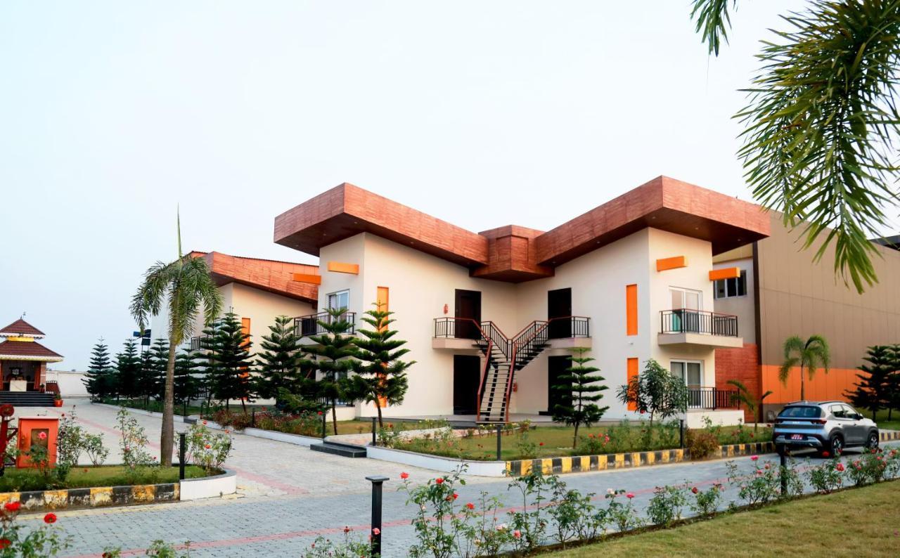 Hotel Mechi Crown Kakarvitta Bagian luar foto