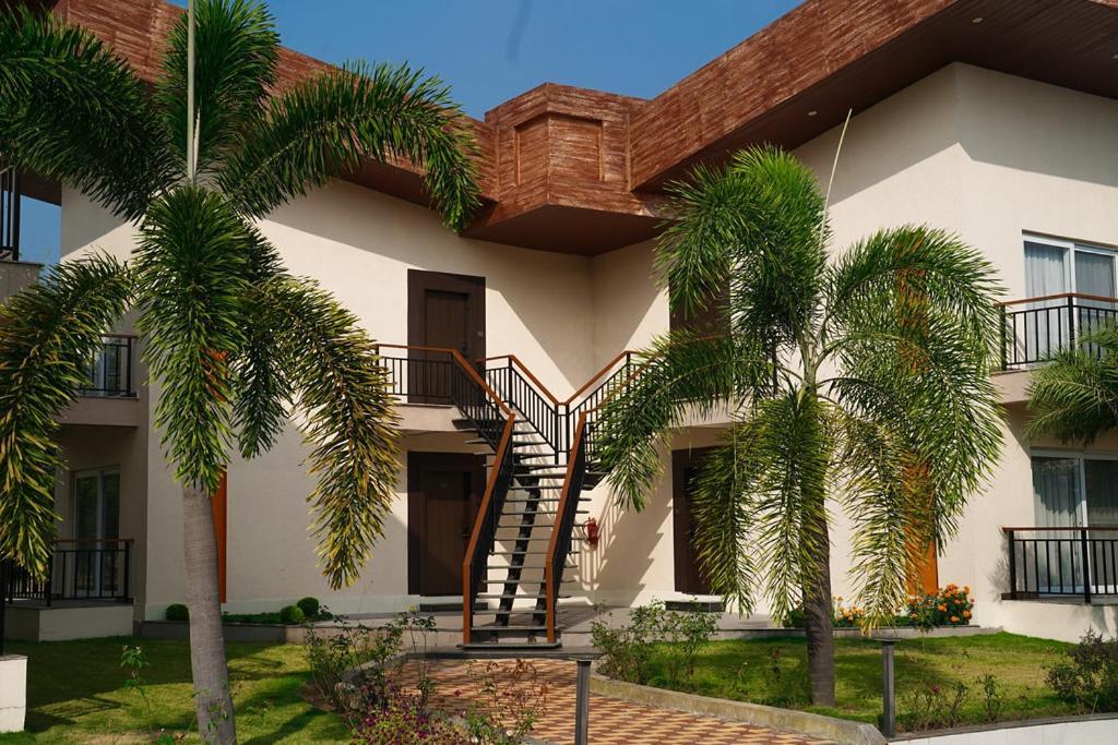 Hotel Mechi Crown Kakarvitta Bagian luar foto