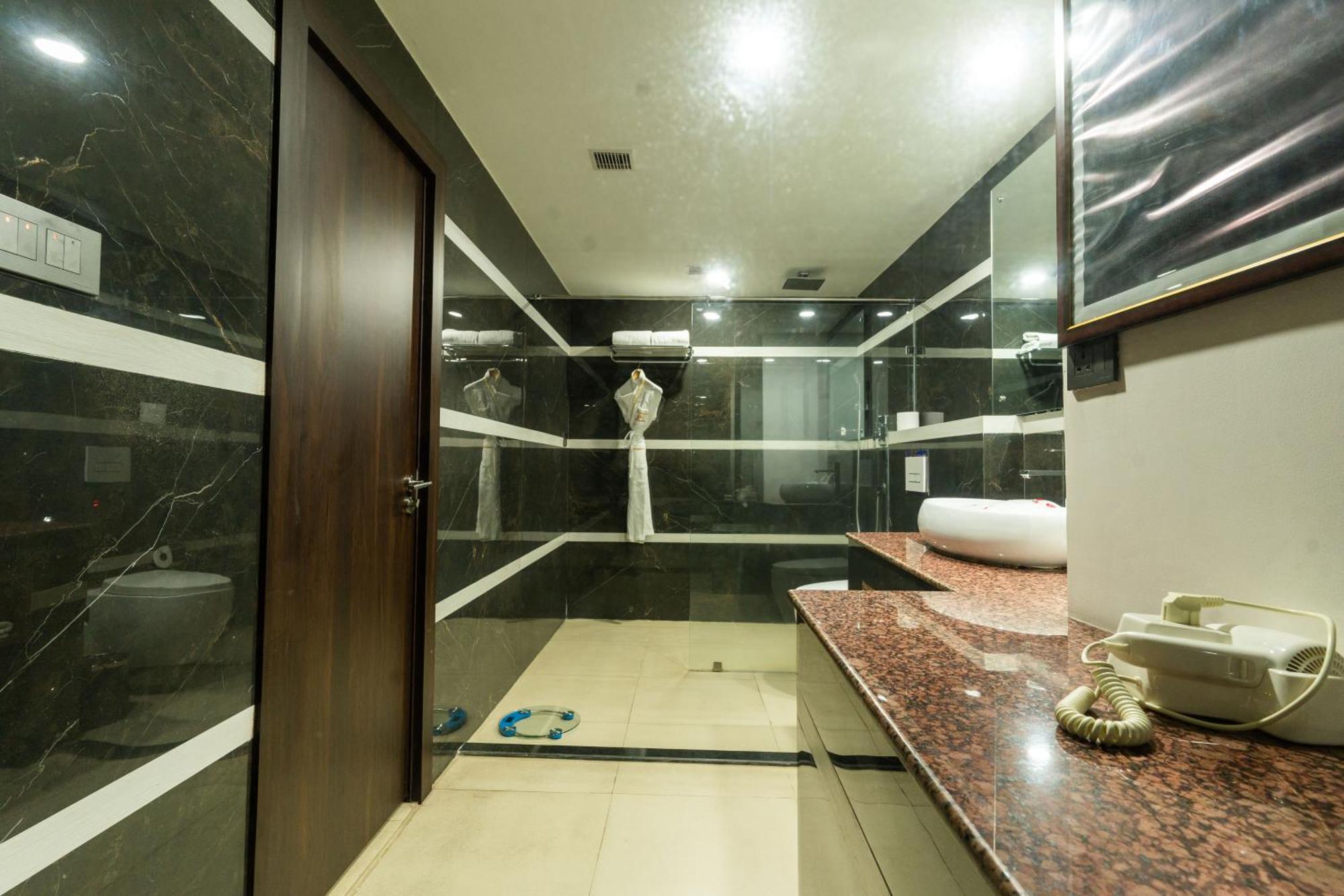 Hotel Mechi Crown Kakarvitta Bagian luar foto