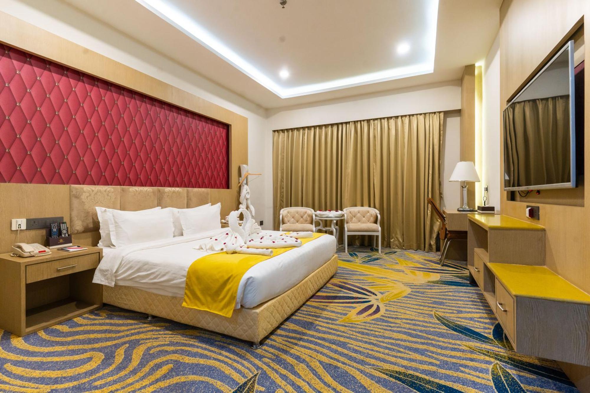 Hotel Mechi Crown Kakarvitta Bagian luar foto