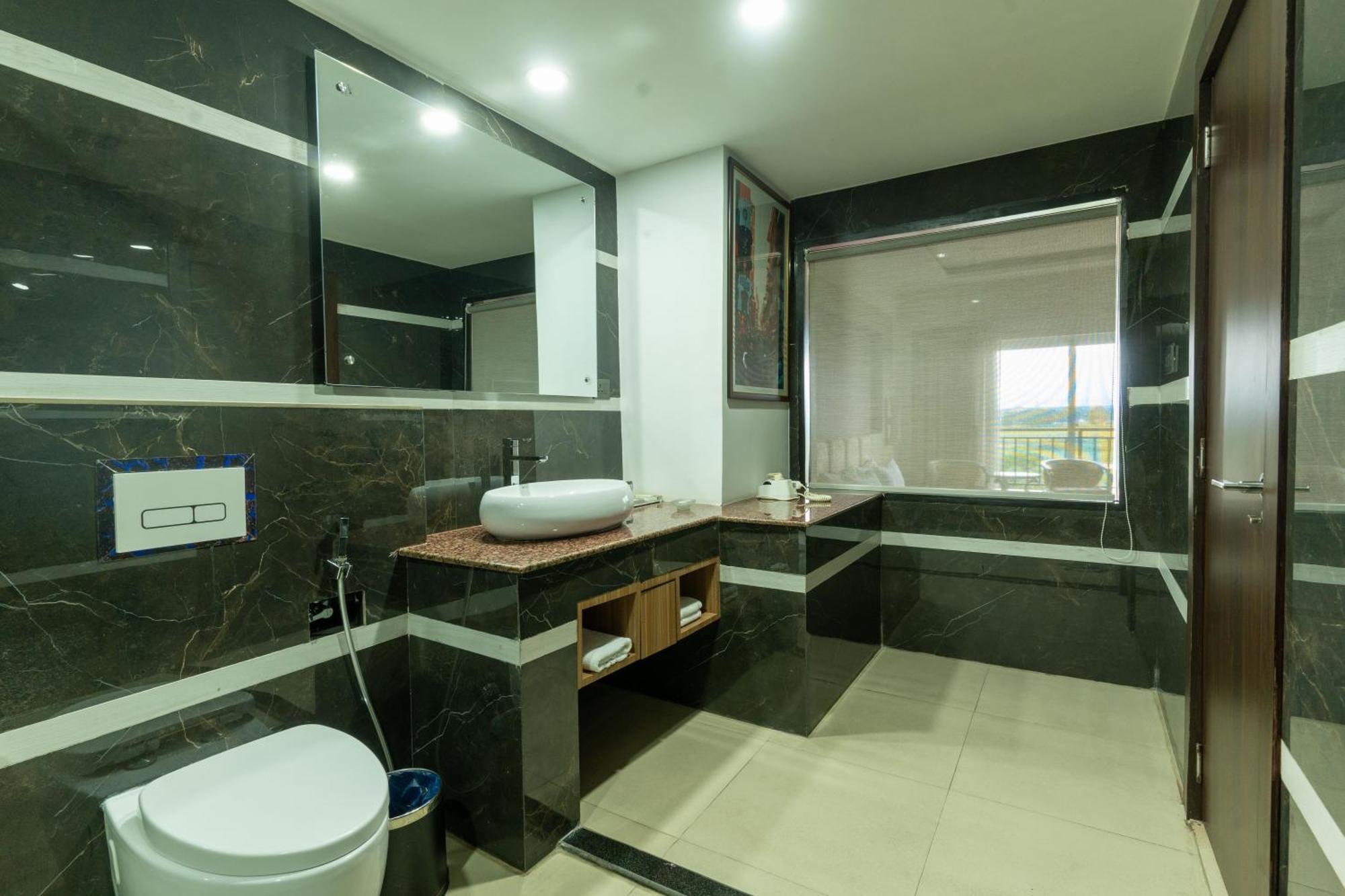 Hotel Mechi Crown Kakarvitta Bagian luar foto